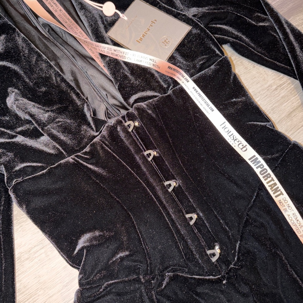 ❤️🔥Firm Price❤️🔥House of CB ARABELLA BLACK VELVET CORSET DRESS - Picture 14 of 16